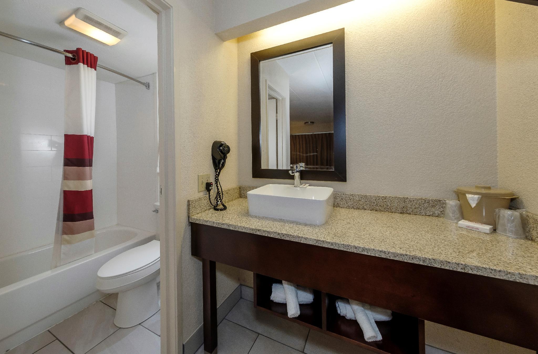 Red Roof Inn Lansing East - Msu Екстериор снимка