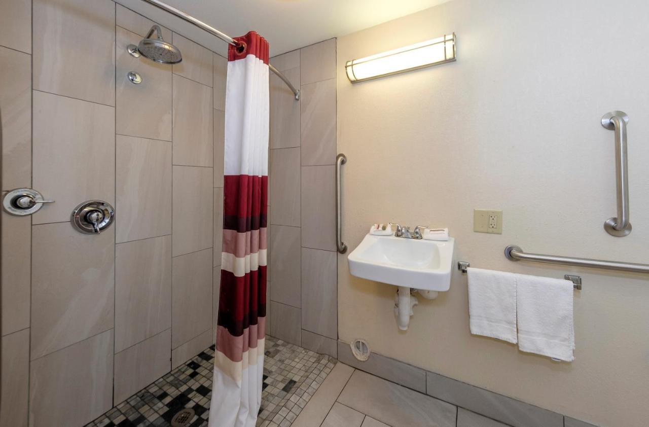 Red Roof Inn Lansing East - Msu Екстериор снимка