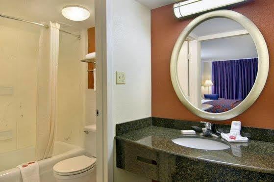 Red Roof Inn Lansing East - Msu Екстериор снимка